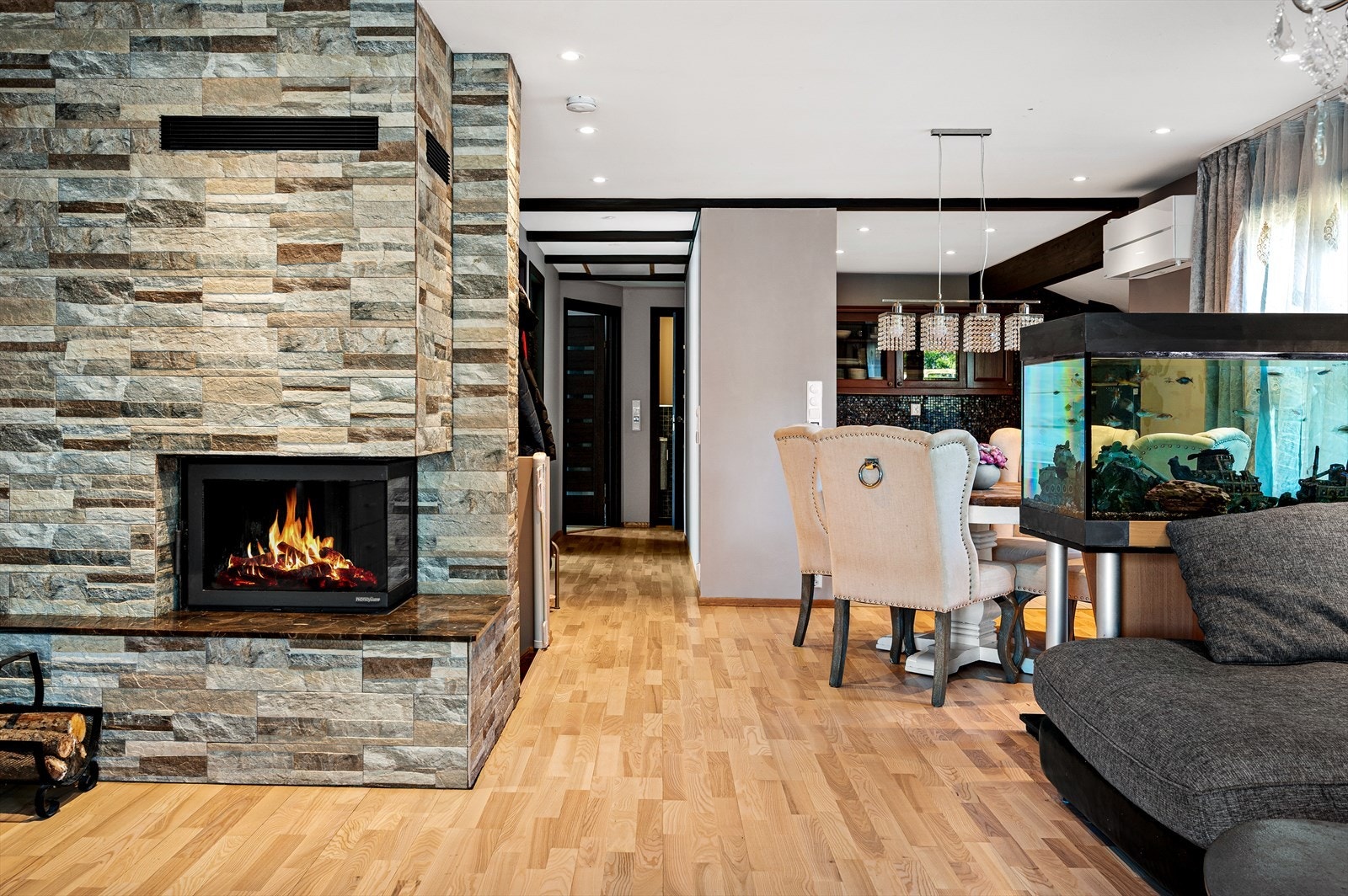 Spisegruppe i tilknytning stue. Galleribilde