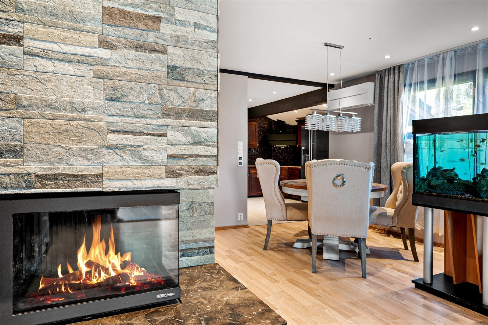 Peisen varmer godt på kalde vinter dager. Galleribilde