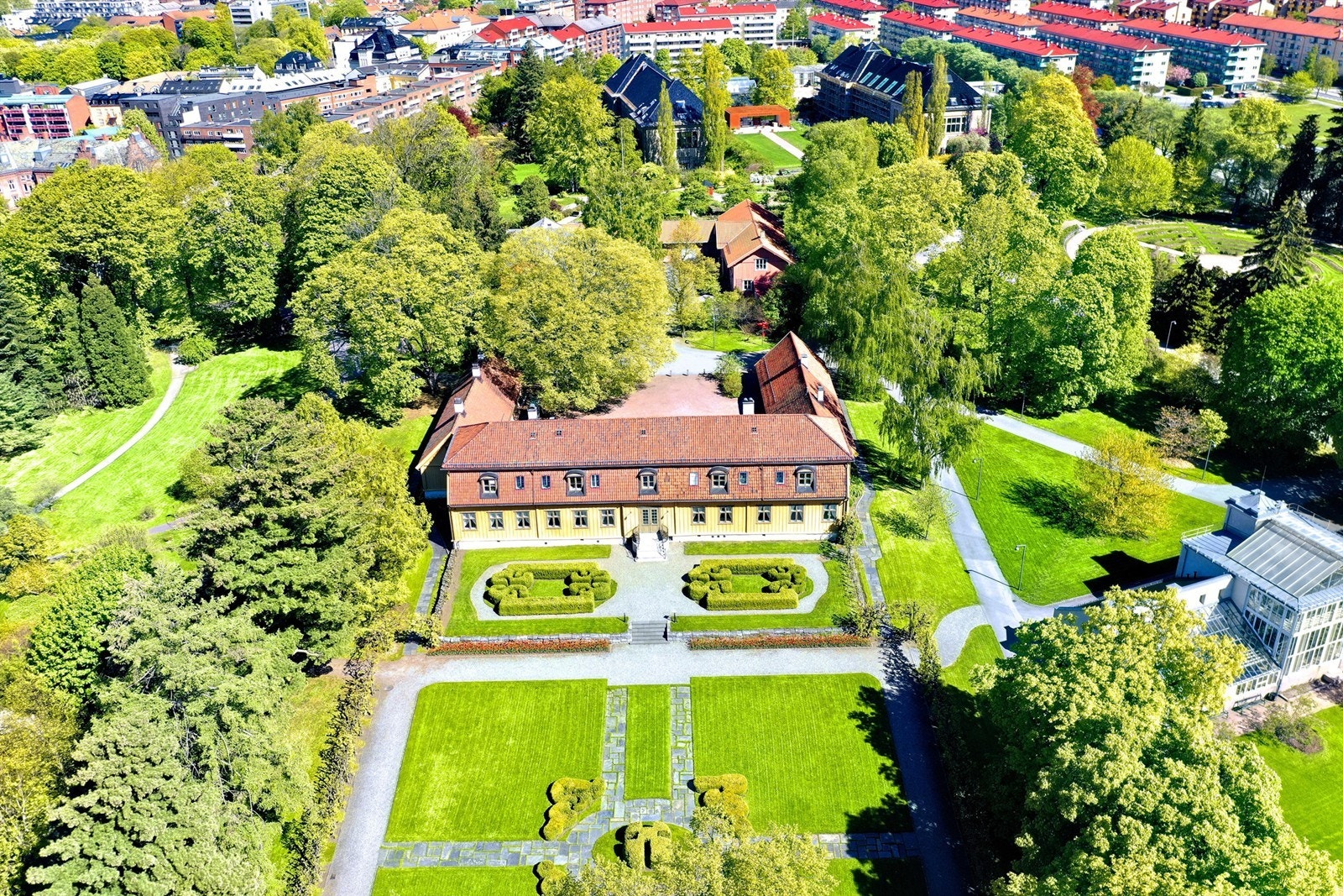 Få minutters gange til Botanisk Hage som ligger rett i nærheten. Galleribilde