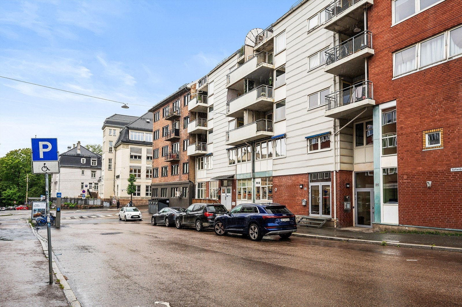 Inngang til sameiet i Sofienberggata 44. Heisadkomst til 5. etasje. Galleribilde