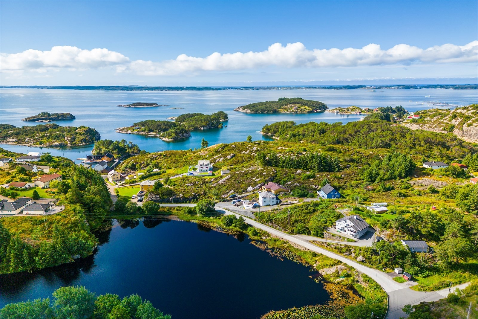 Området består av spredt boligbebyggelse. Galleribilde