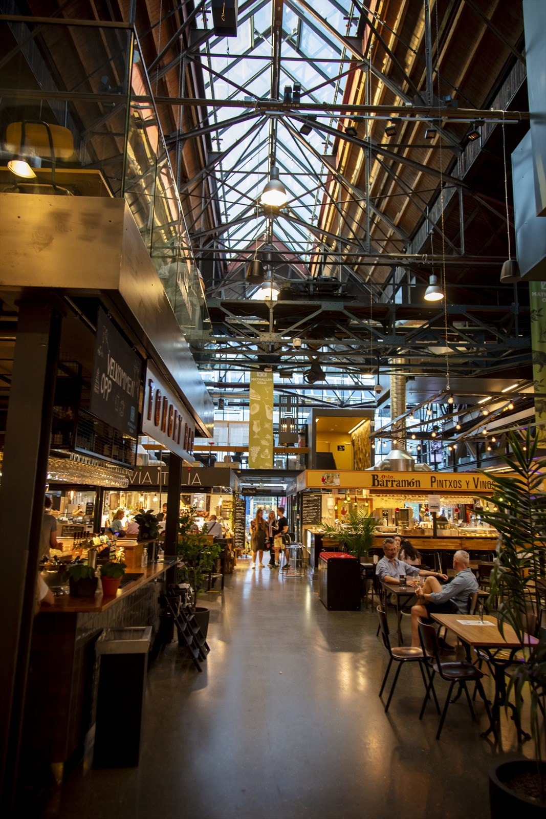 Mathallen på Vulkan er en innendørs mathall med unike smaksopplevelser - kun noen minutter gange fra boligen! Galleribilde