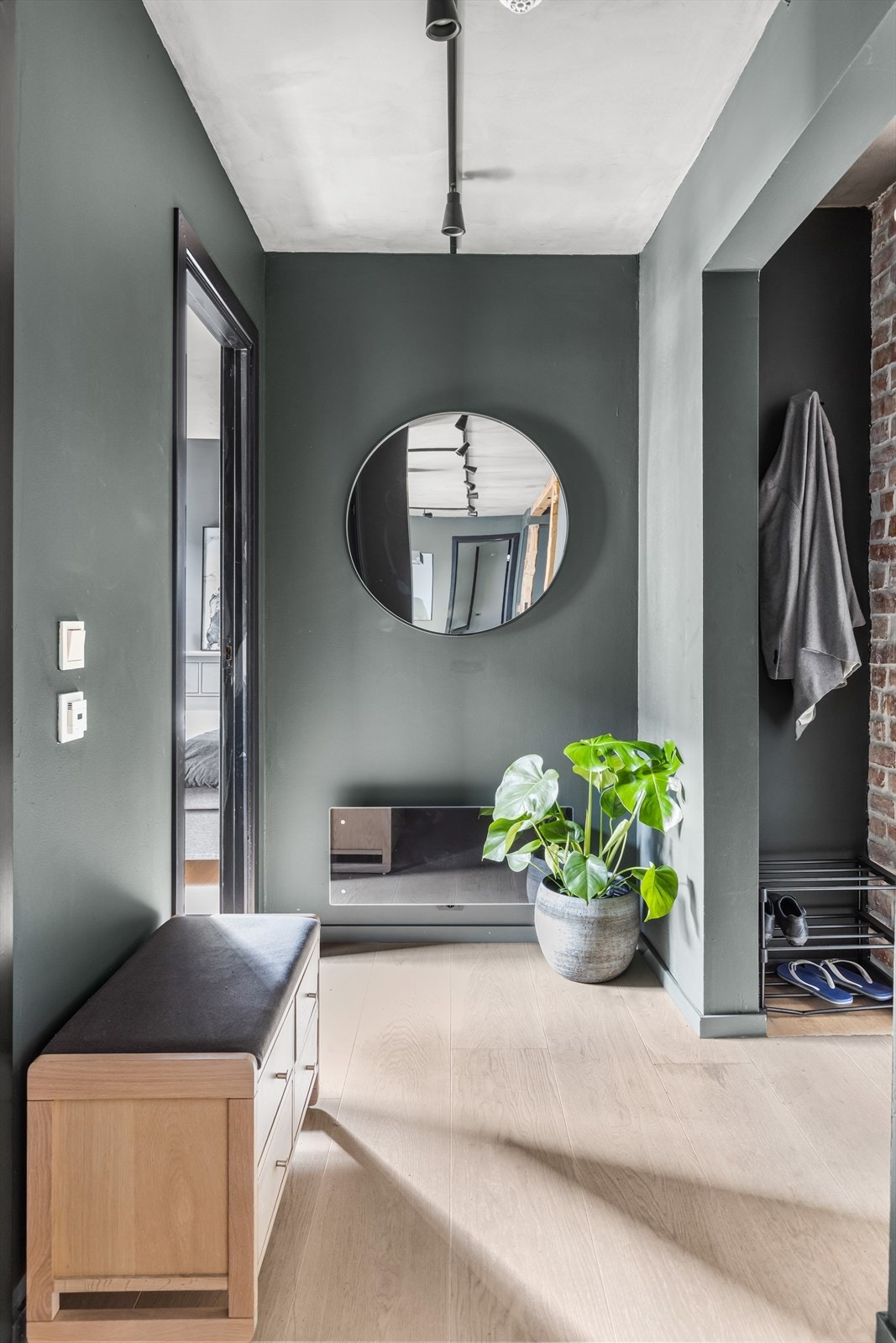 Meget innbyende entré som gir et godt førsteinntrykk av boligen Galleribilde