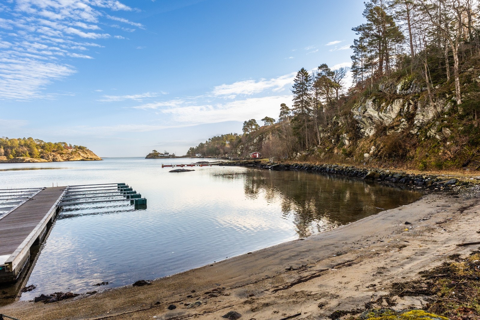 Felles badestrand få meter fra hyttefeltet - Her vil det også være mulighet for leie av båtplasser Galleribilde