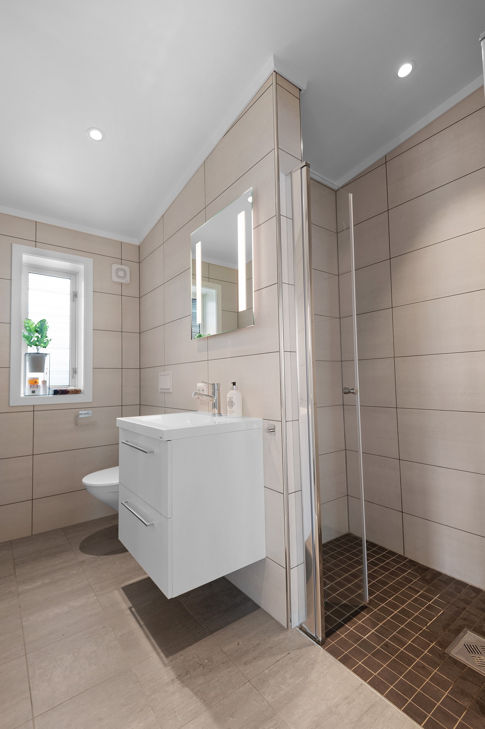 Bilde fra tilsvarende hytte ferdig oppført med kundetilpasninger Galleribilde