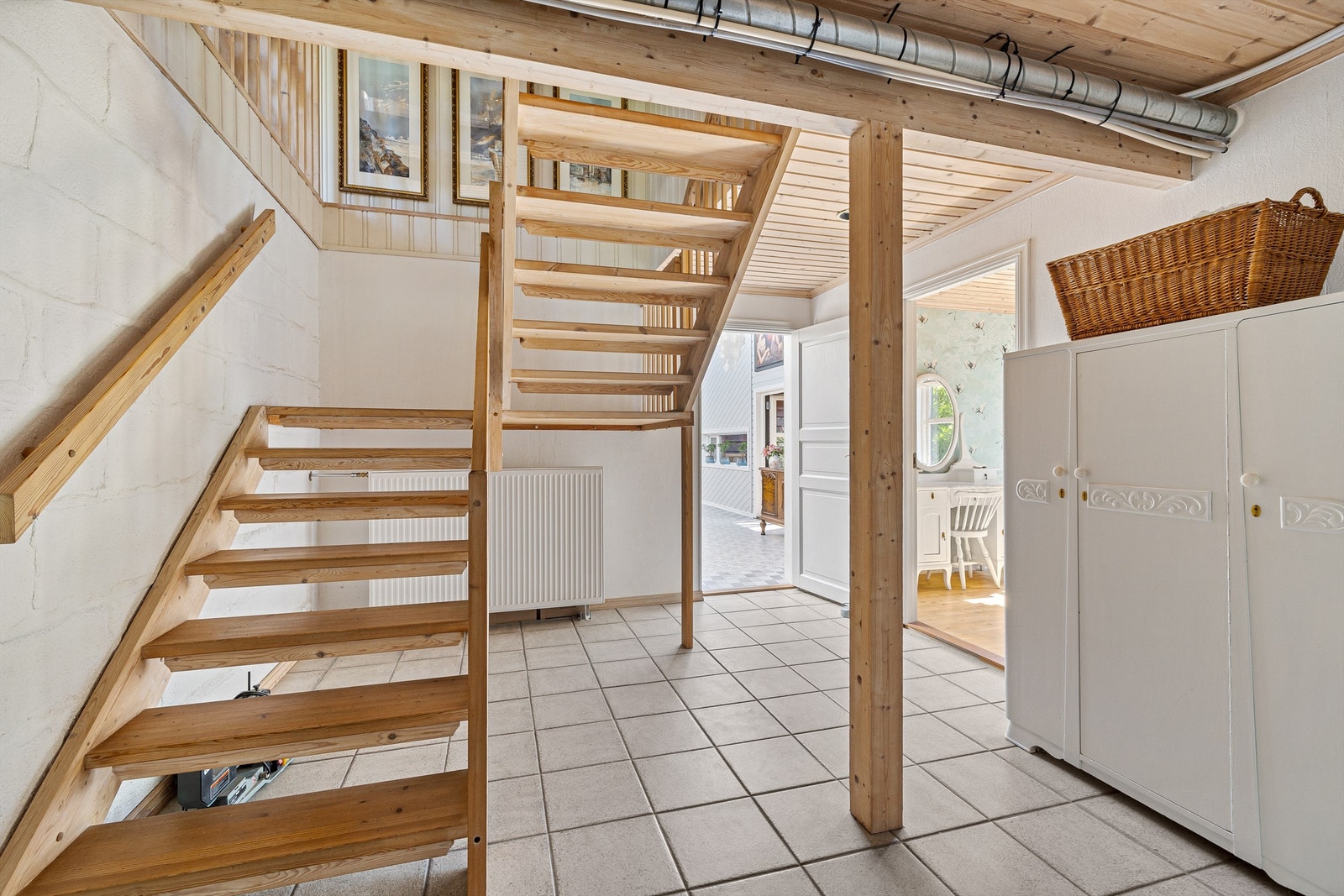 Trapp til 2. etasje. Galleribilde