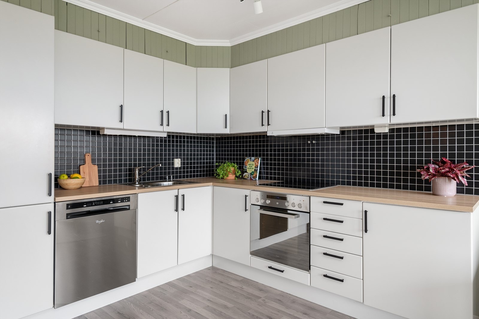 Takstmann har vurdert kjøkkenet til tilstandsgrad 1, og det anses dermed å være i god stand. Galleribilde