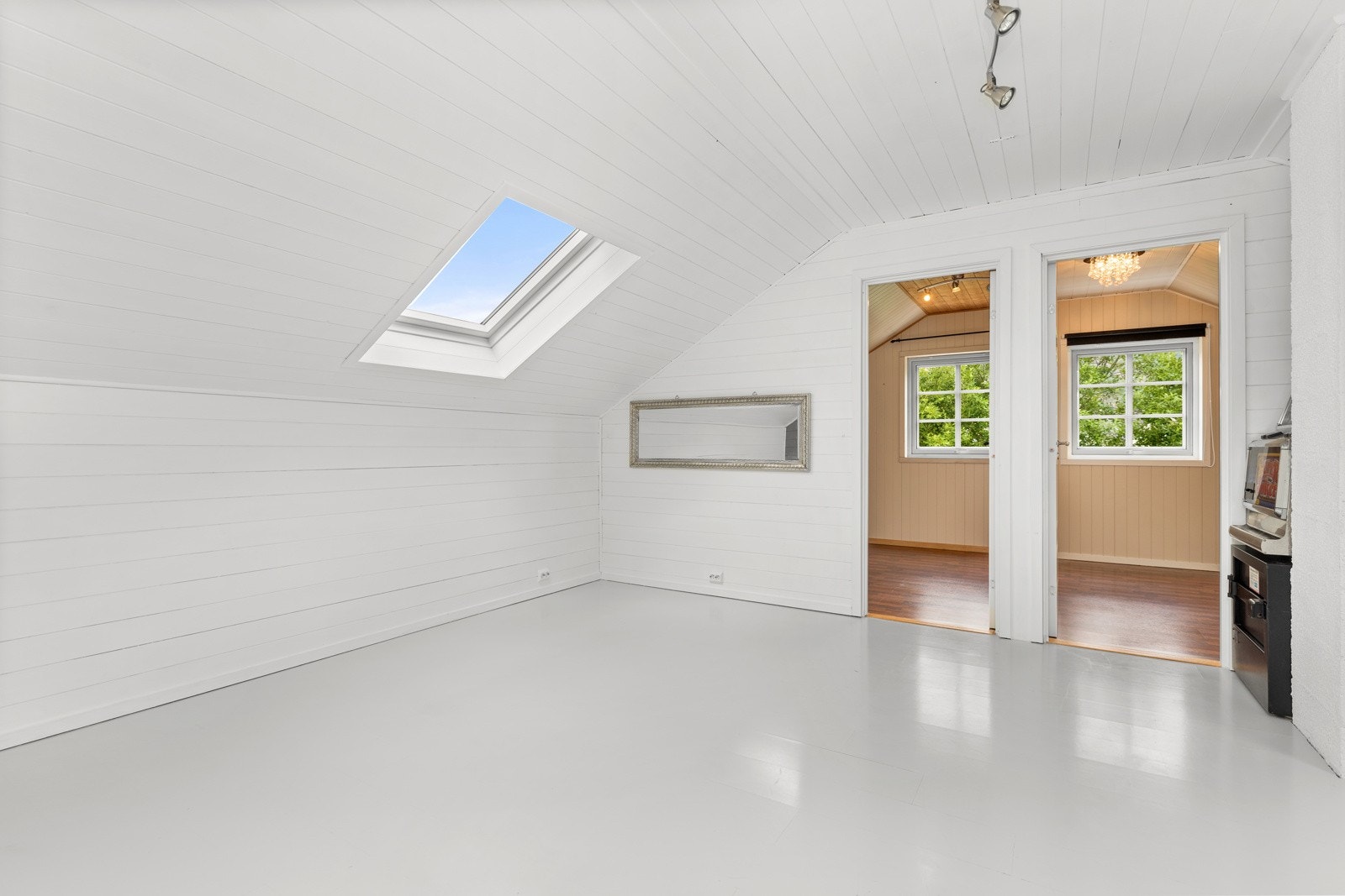På loftet er det loftstue og 2 soverom. Galleribilde