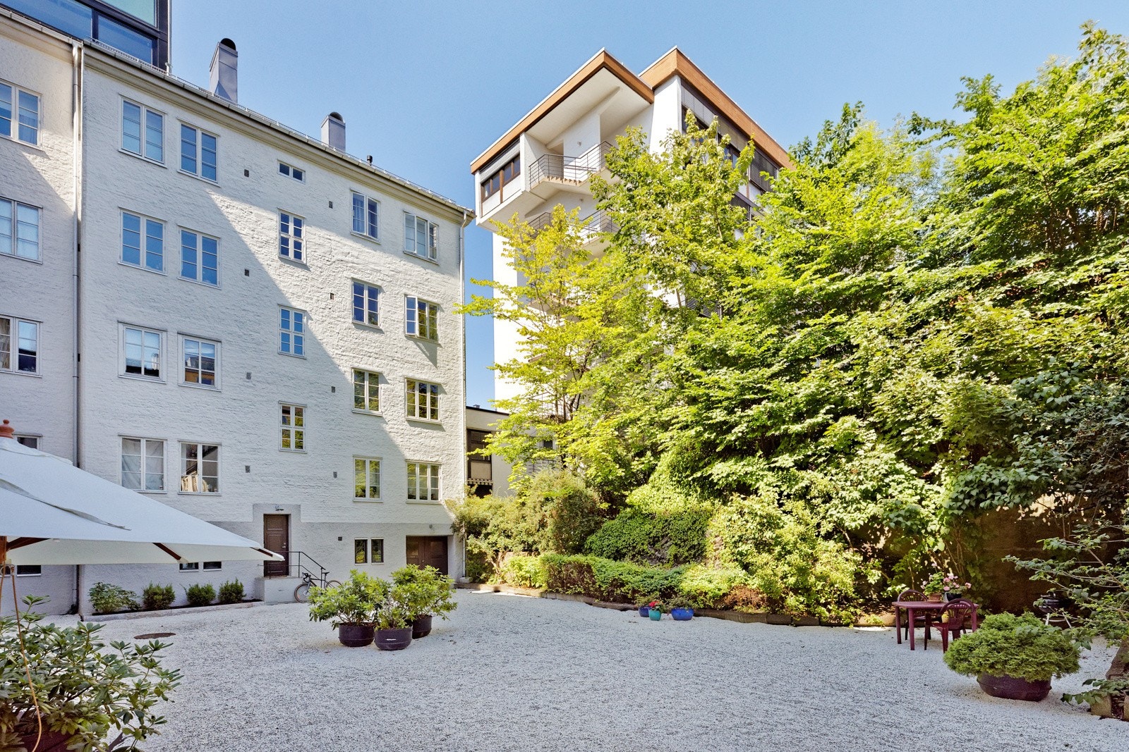 Pent opparbeidet bakgård i aksjelaget Galleribilde