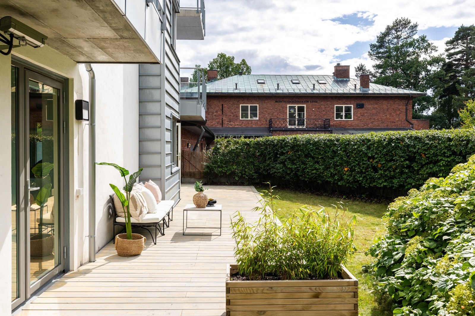 Skjermet og fin markterrasse/hage Galleribilde