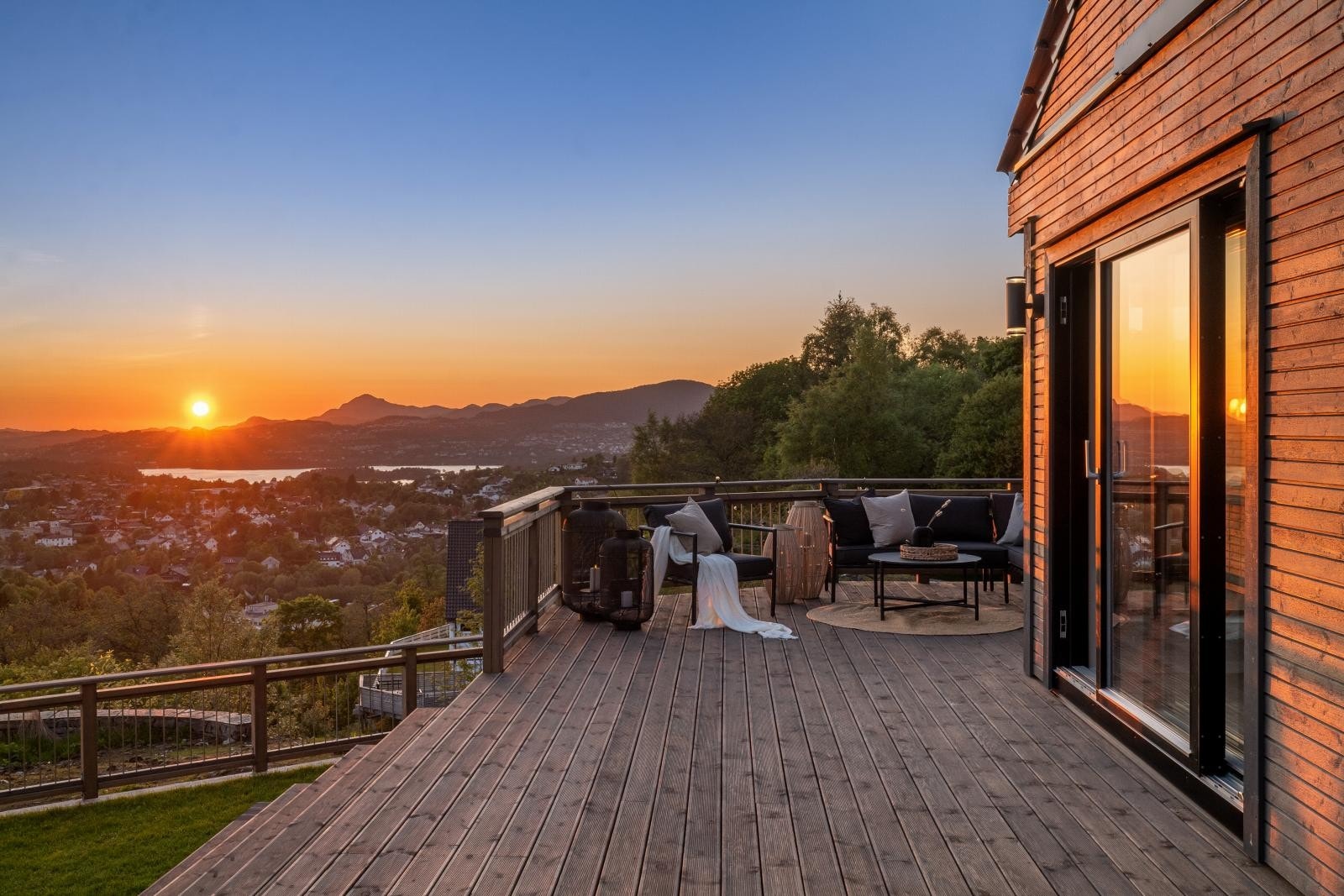 Her er sol fra tidlig morgen til den går ned over horisonten i 23-tiden om kvelden. Galleribilde
