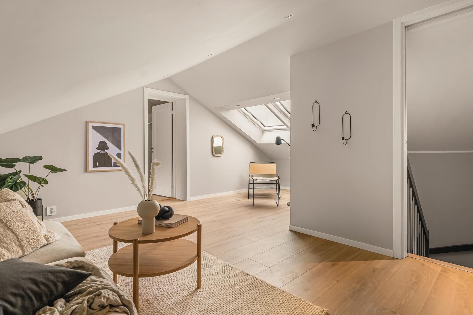 Oppe i loftstuen. Galleribilde