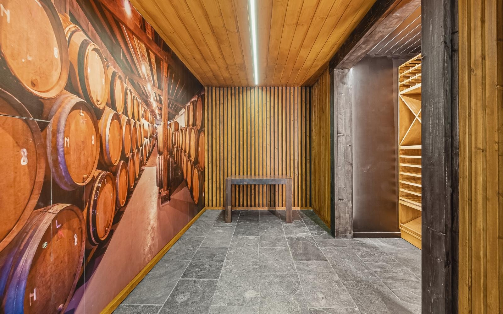 Den innerste boden er innredet som vinkjeller. Galleribilde