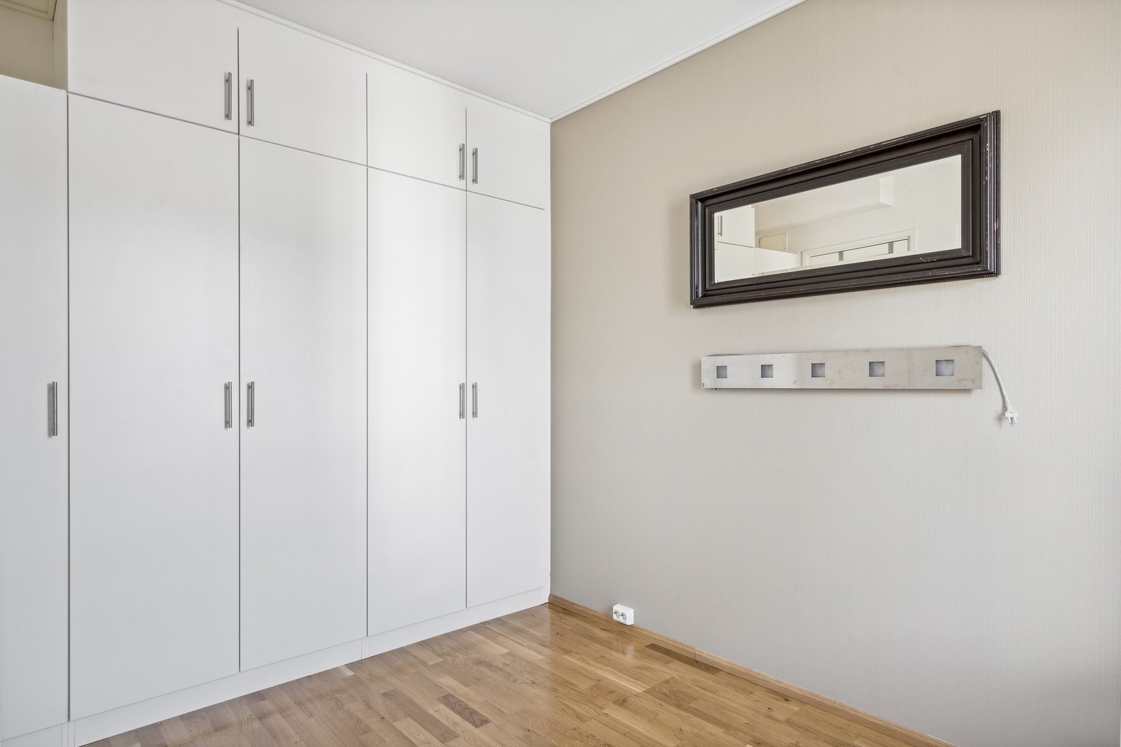 Masse skap på soverommet Galleribilde