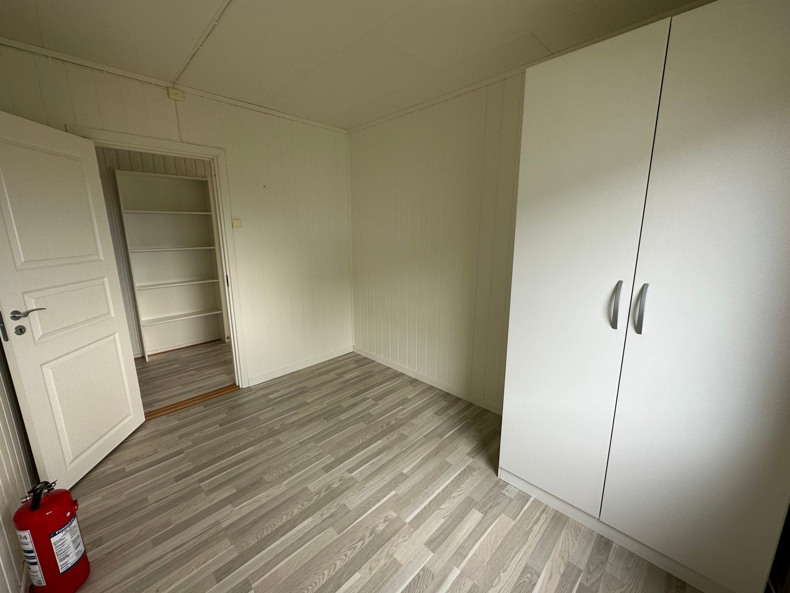 Soverom. Garderobe medfølger. Galleribilde