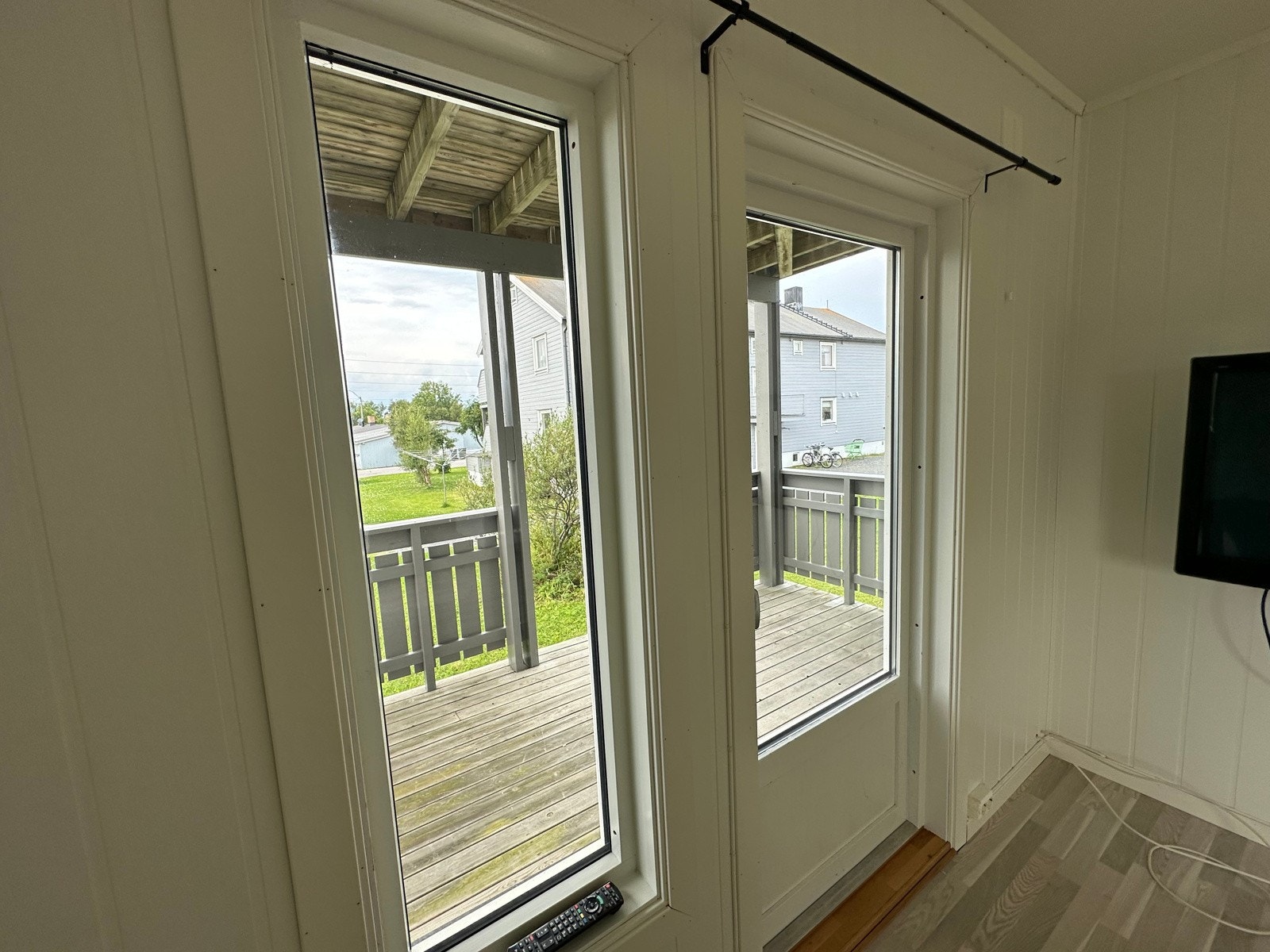 Nærbilde av verandadør og vindu. Galleribilde