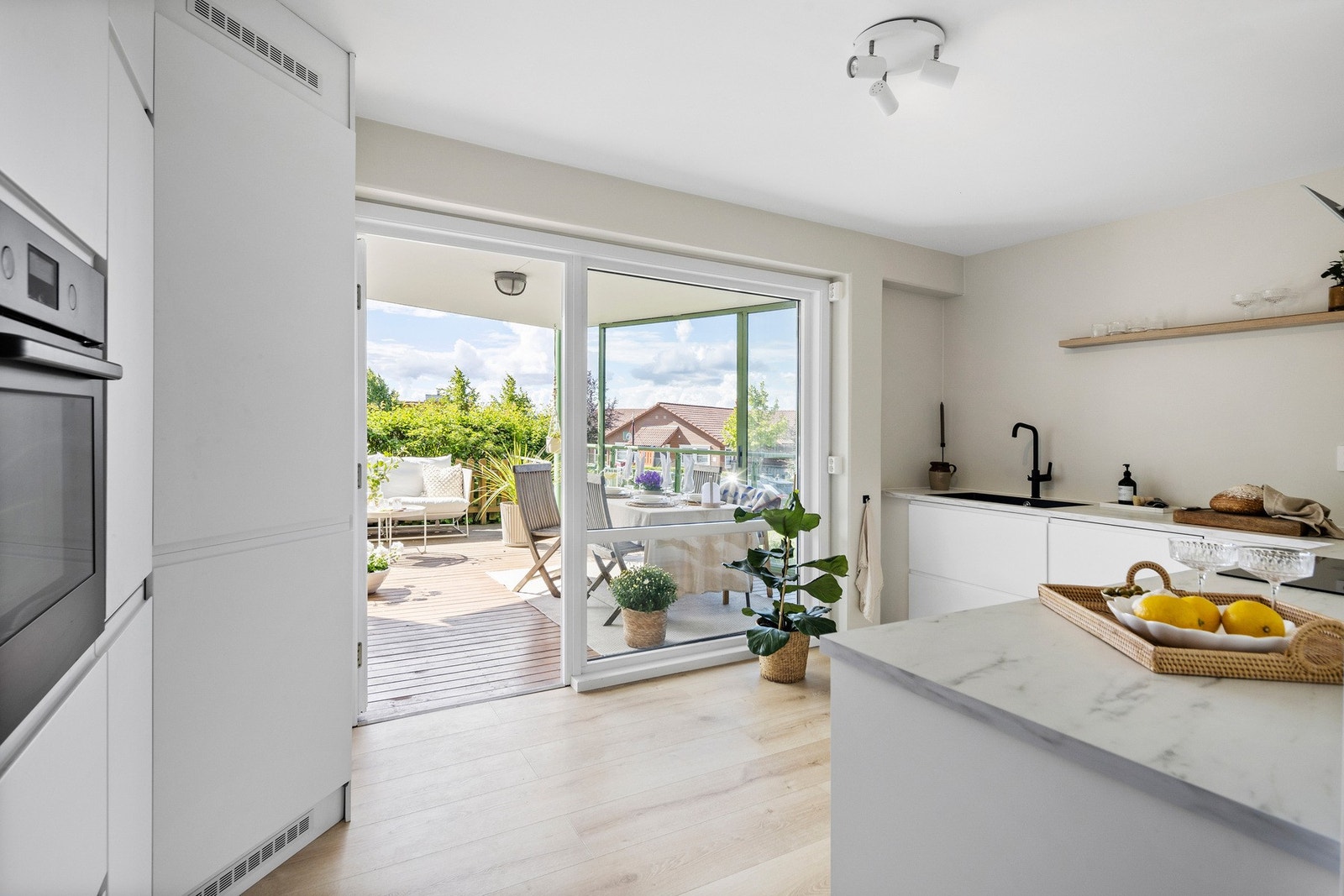 En lys og flott 3-roms leilighet på hele 109 kvm med endebeliggenhet i Bergheim Amfi. Galleribilde