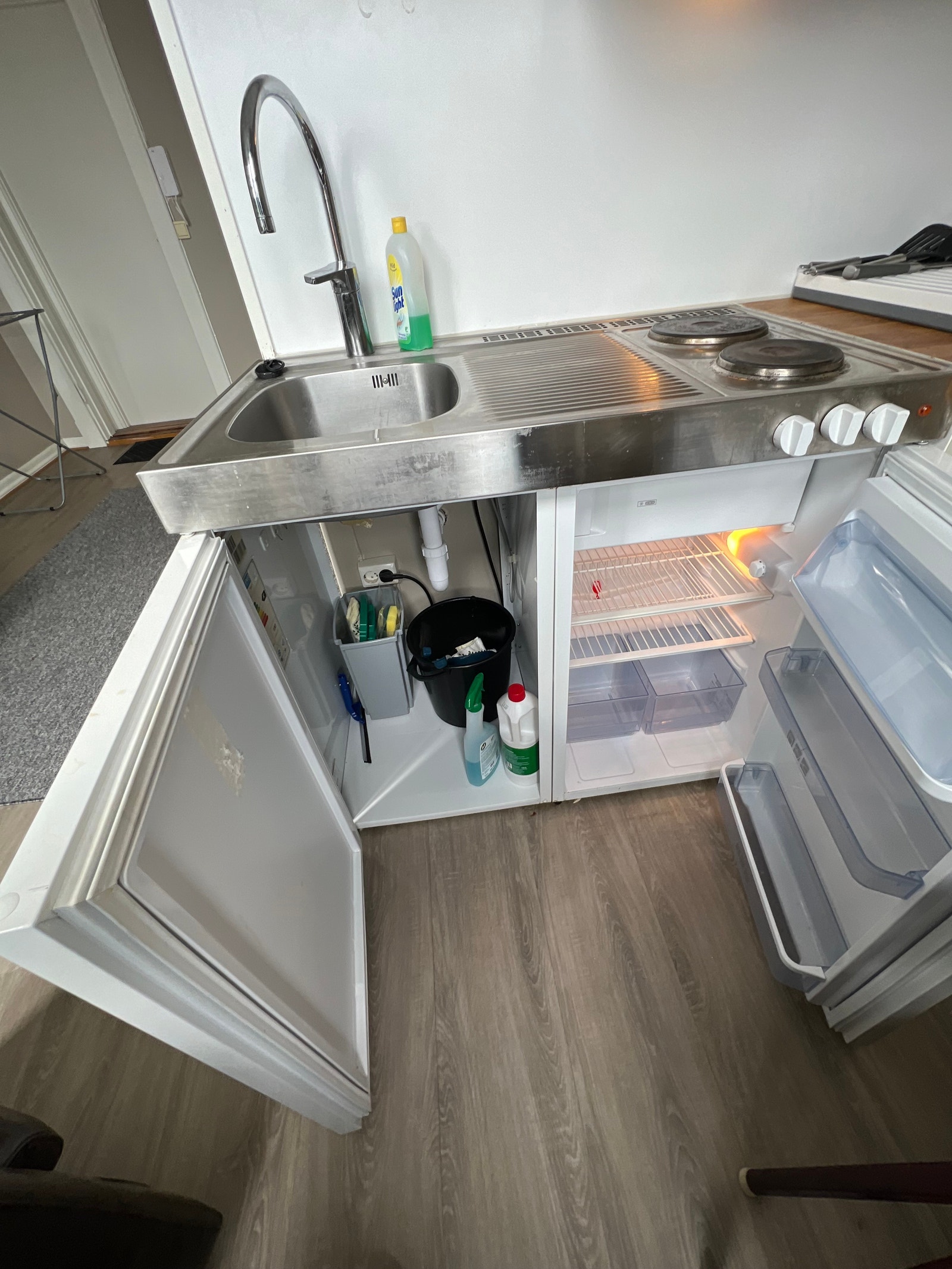 Kjøkken med integrerte hvitevarer Galleribilde