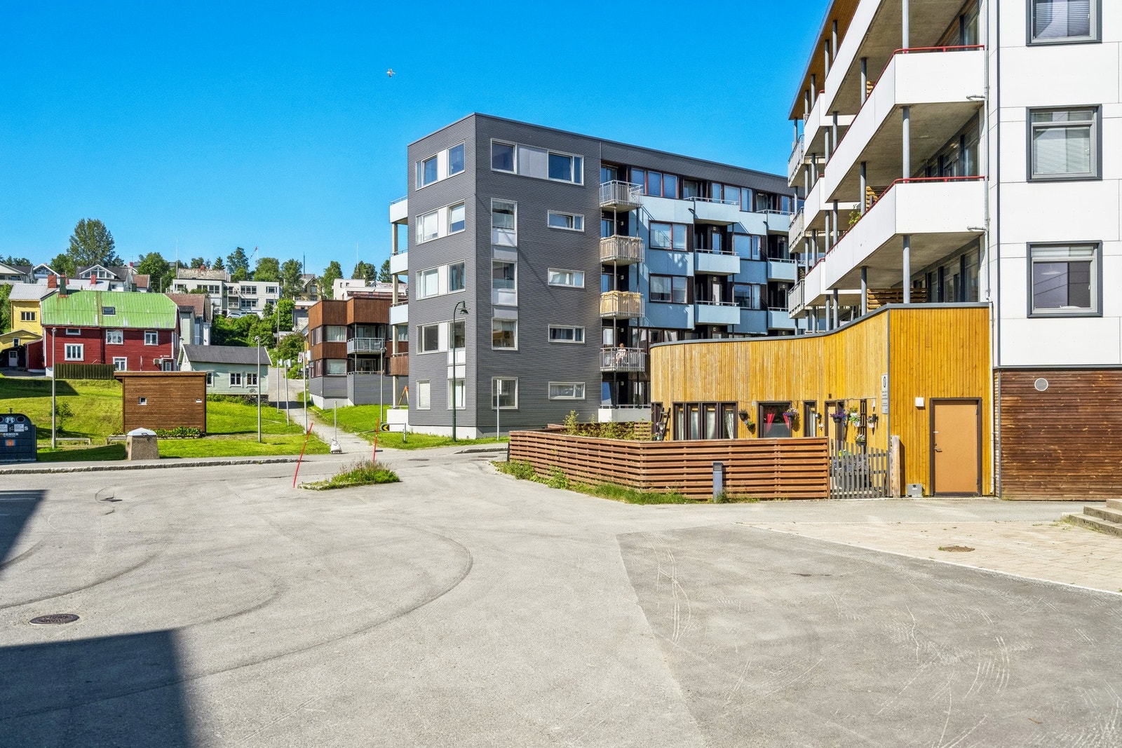 Fasaden har blitt malt i ettertid av dette bildet. Galleribilde