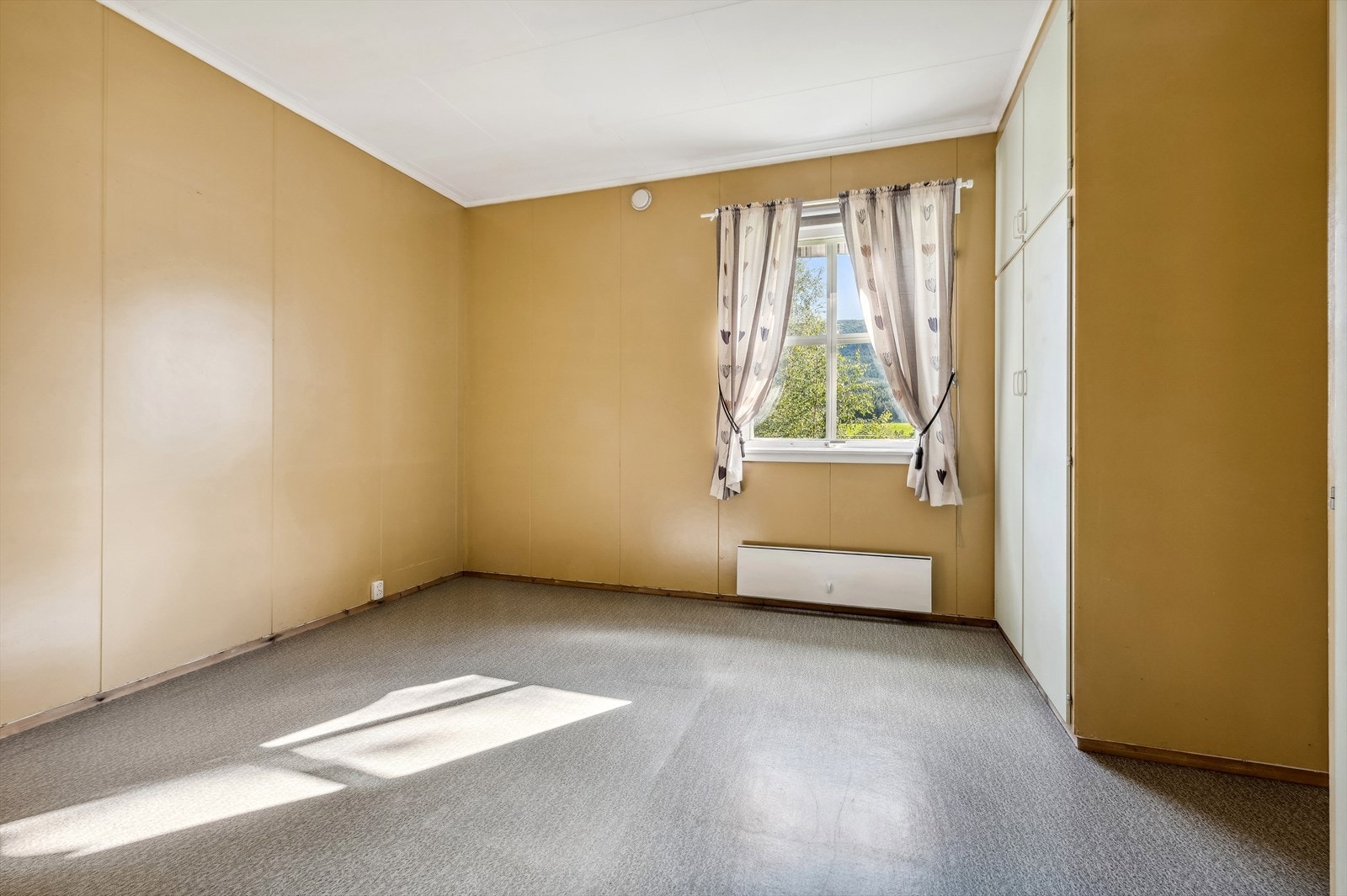 Boligen har tre romslige soverom. Galleribilde