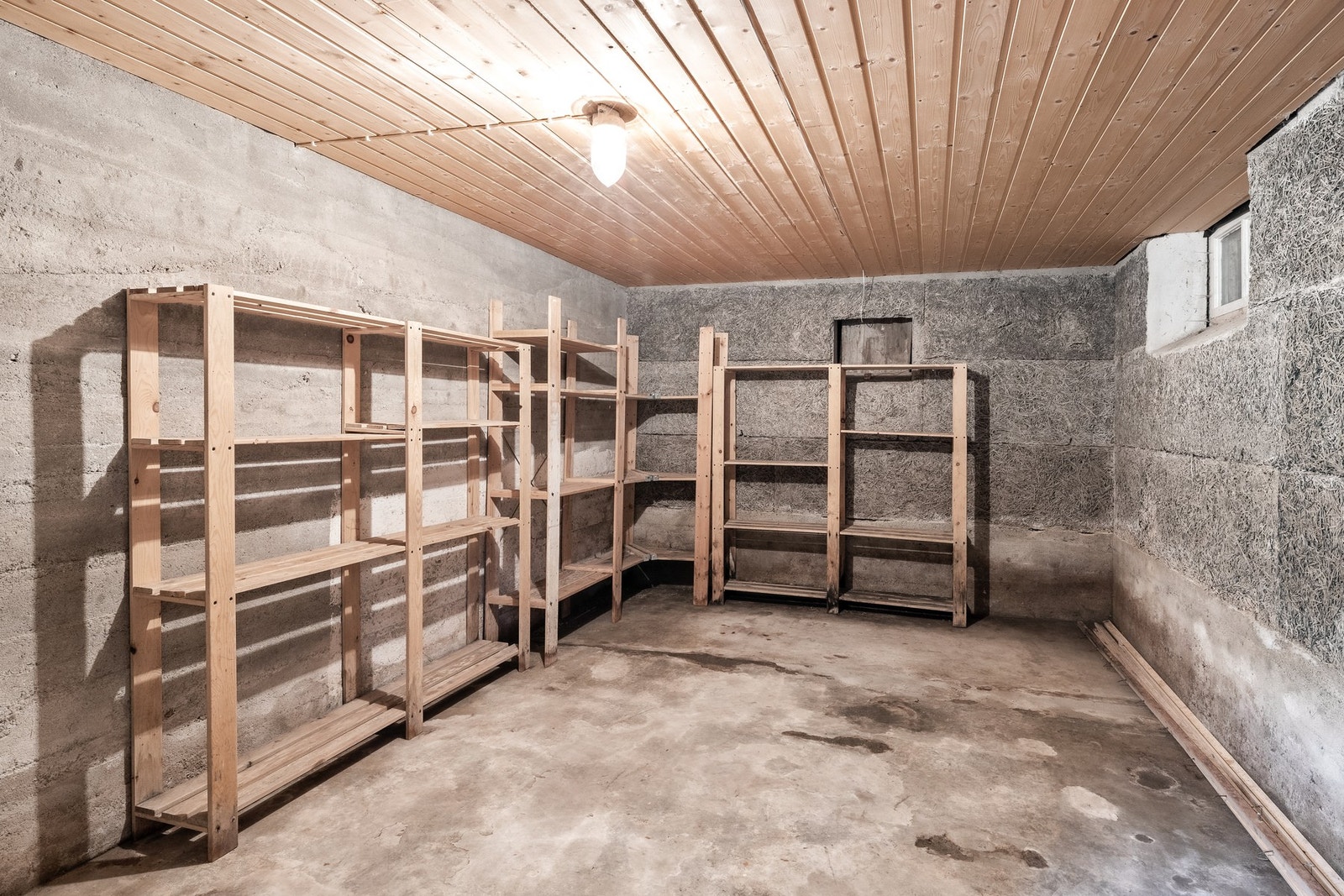 Kjelleren består av 3 kjellerrom Galleribilde