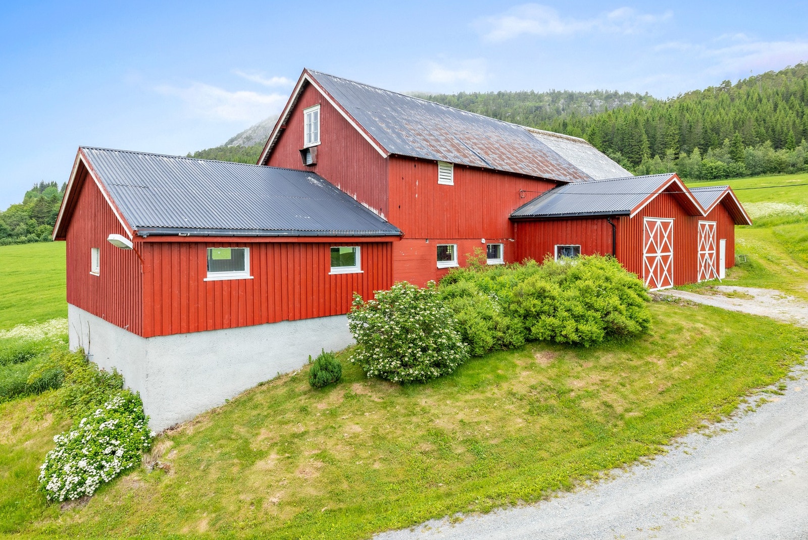 Fjøset har byggeår fra 1950 Galleribilde