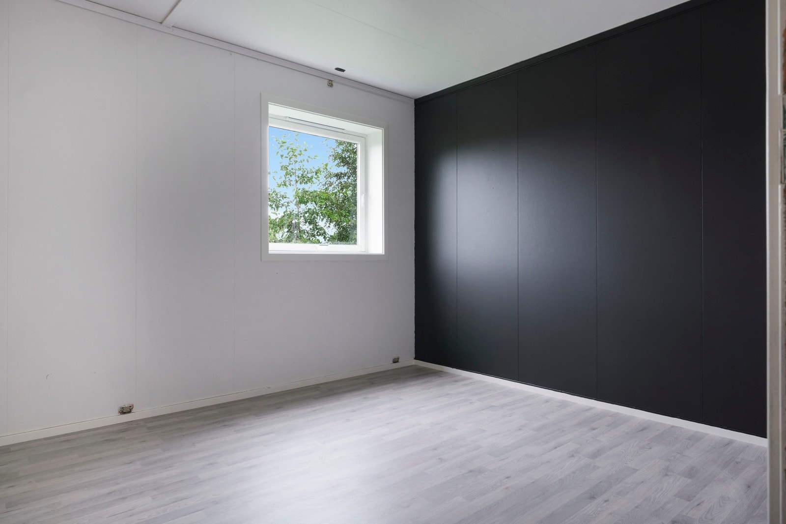Boligen har totalt 4 soverom - 2 i 1. etasje og 2 i sokkel. Galleribilde