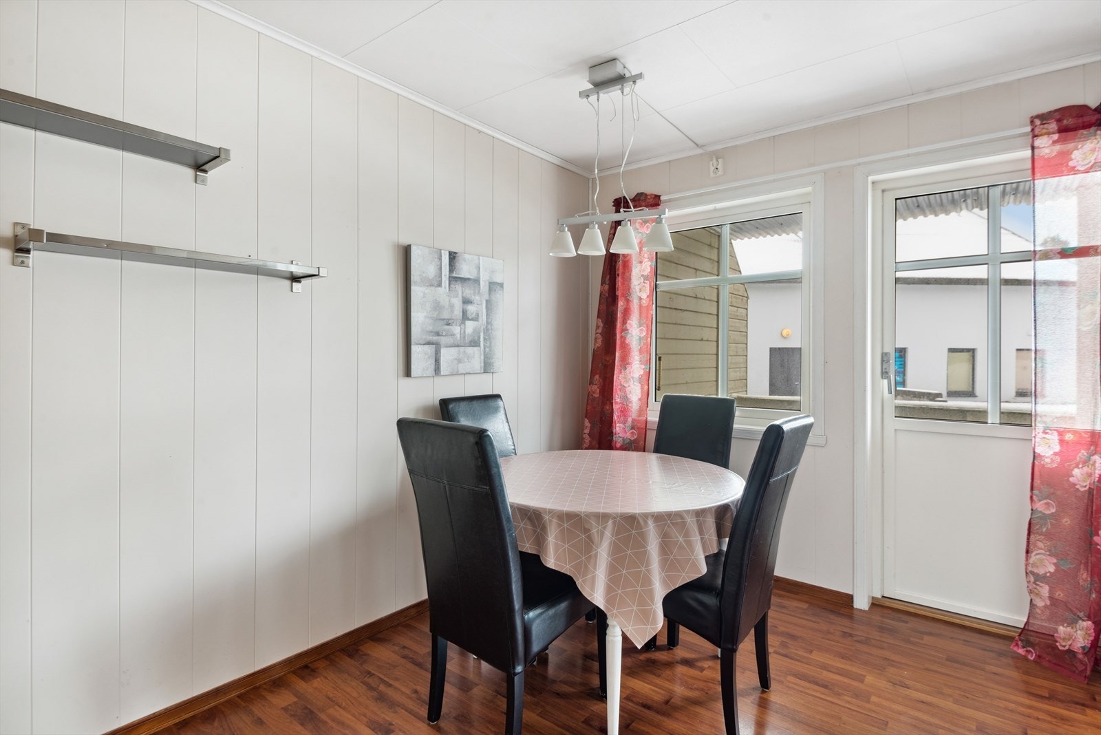Plass til spisegruppe. Galleribilde