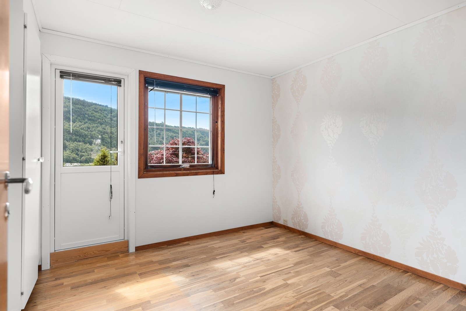 Hovedsoverom med utgang til veranda. Galleribilde