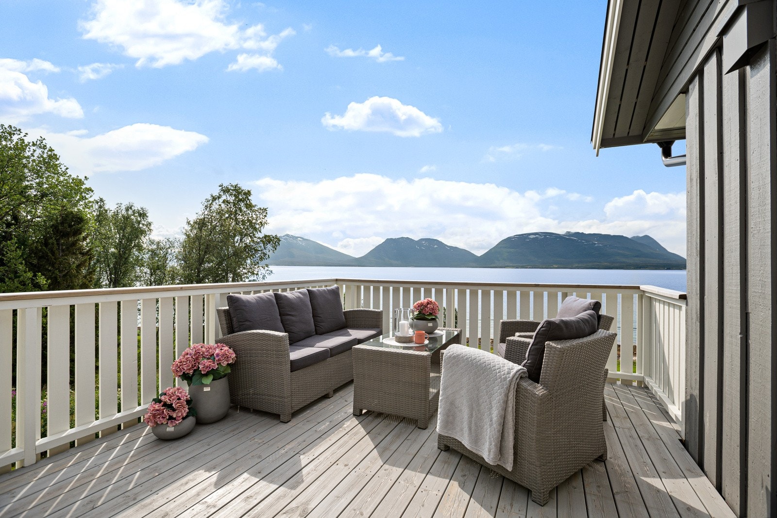 Skjermet og idyllisk. I tillegg til den magiske utsikten.. Galleribilde