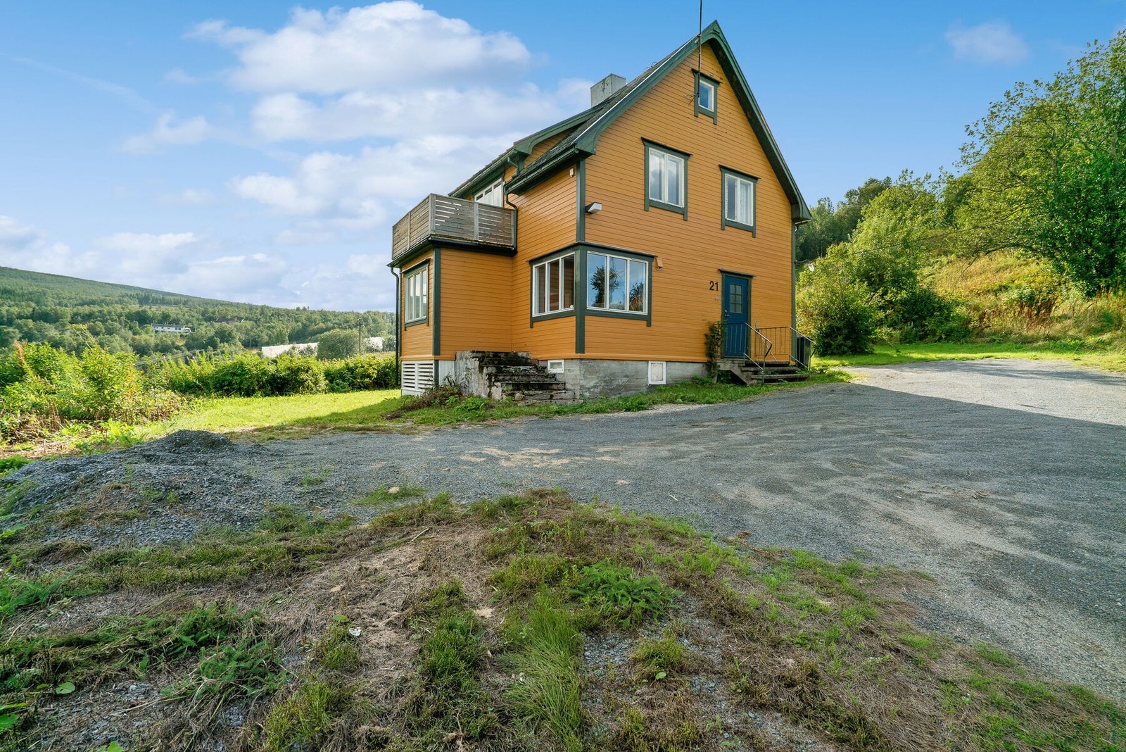 Fasade og gårdsplass Galleribilde