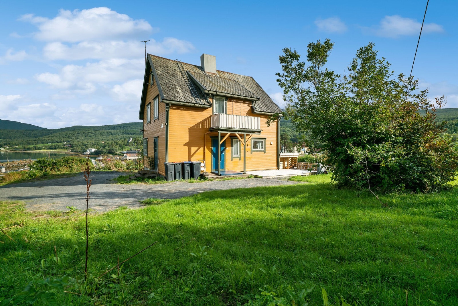 Hage med deilig solplass Galleribilde
