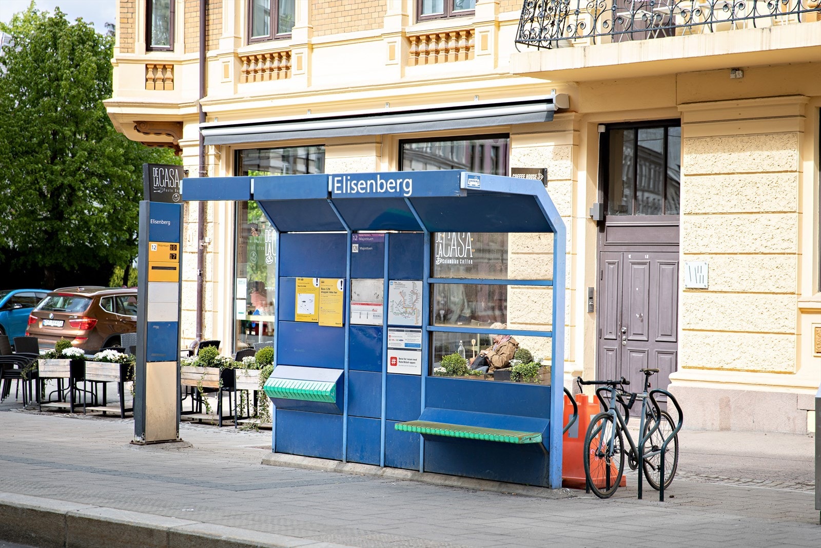 Du kan enkelt ta trikkelinje 12 som vil transportere deg til blant annet Majorstuen og Aker Brygge, to av Oslos mest populære destinasjoner Galleribilde