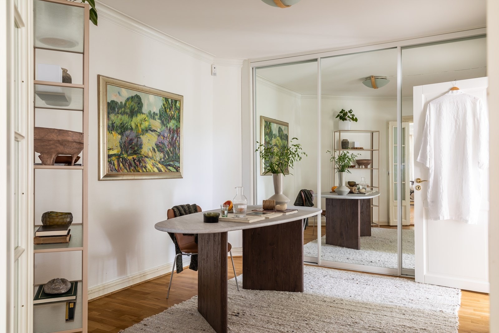 Leiligheten byr på en flott og allsidig spisestue som er i stand til å tilpasse seg etter dine behov Galleribilde