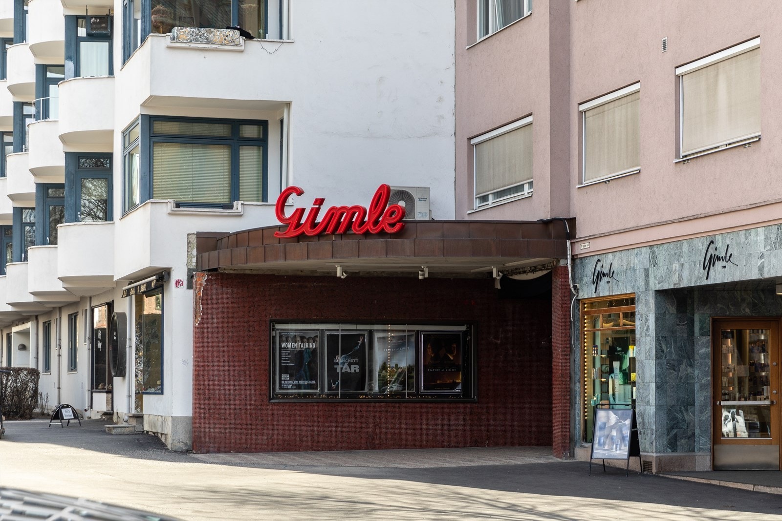Gimle kino er en liten og tradisjonsrik kino som ligger i Bygdøy allé 39 på Frogner i Oslo. Den bærer navnet sitt etter det vakre området Gimle Galleribilde
