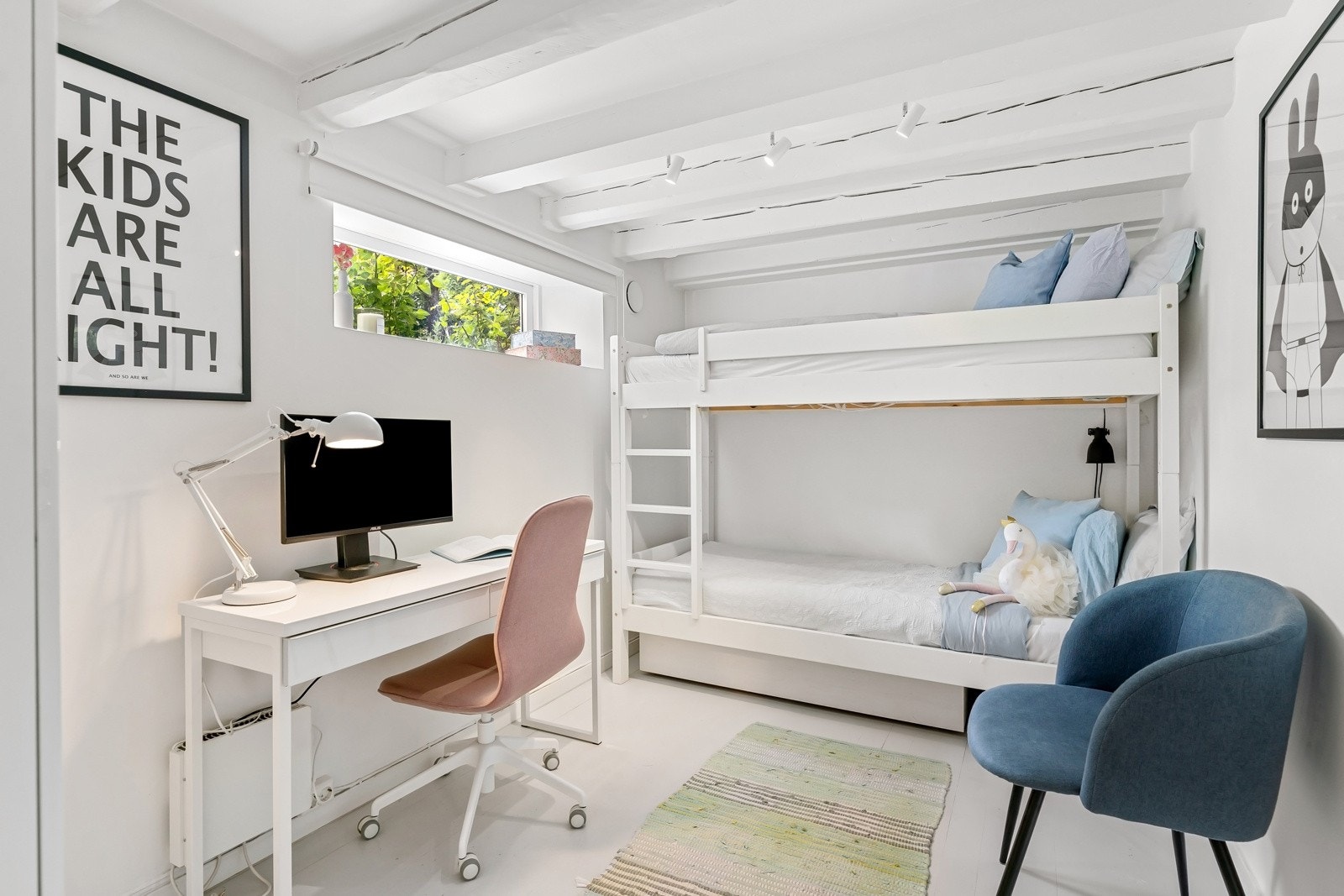 De to minste soverommene har malt tregulv og lyse farger på vegger. Galleribilde