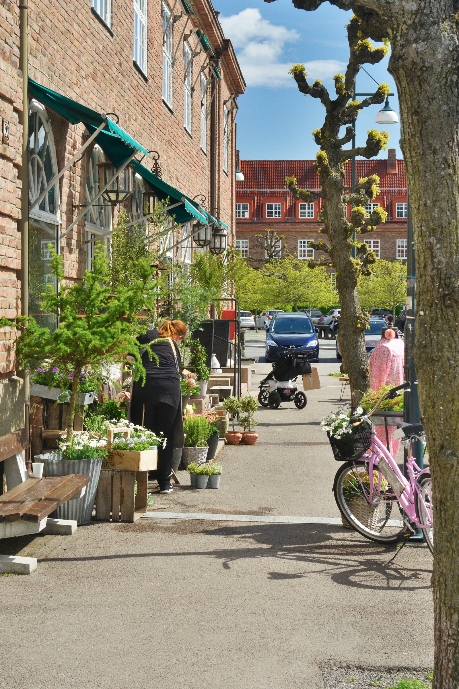 Kun fem minutter unna ligger Damplassen med flere butikker og spisesteder. Galleribilde