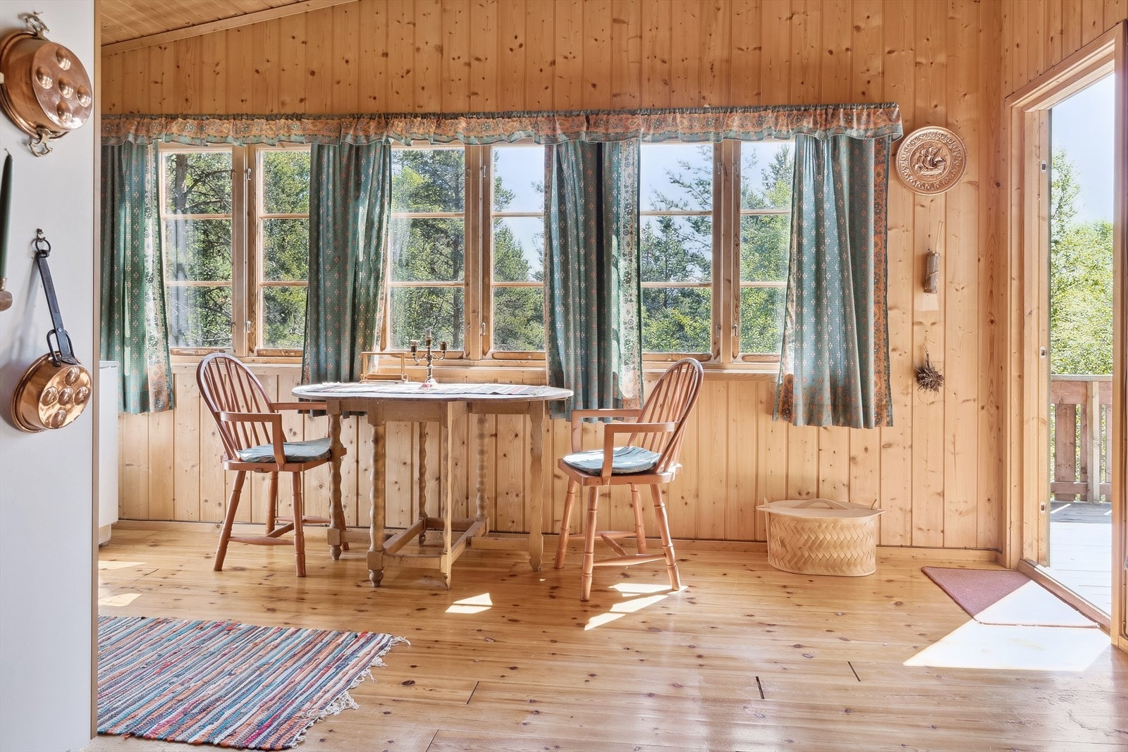 God plass til kjøkkenbord. Galleribilde