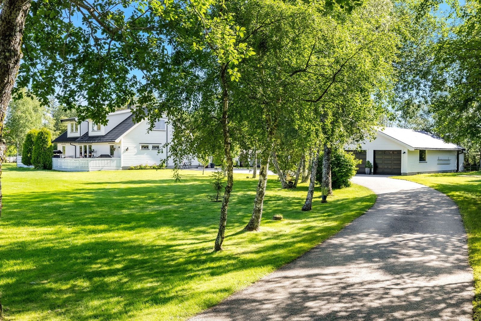 Enebolig beliggende i fine og usjenerte omgivelser, ca 2,9 km fra Rørvik Galleribilde