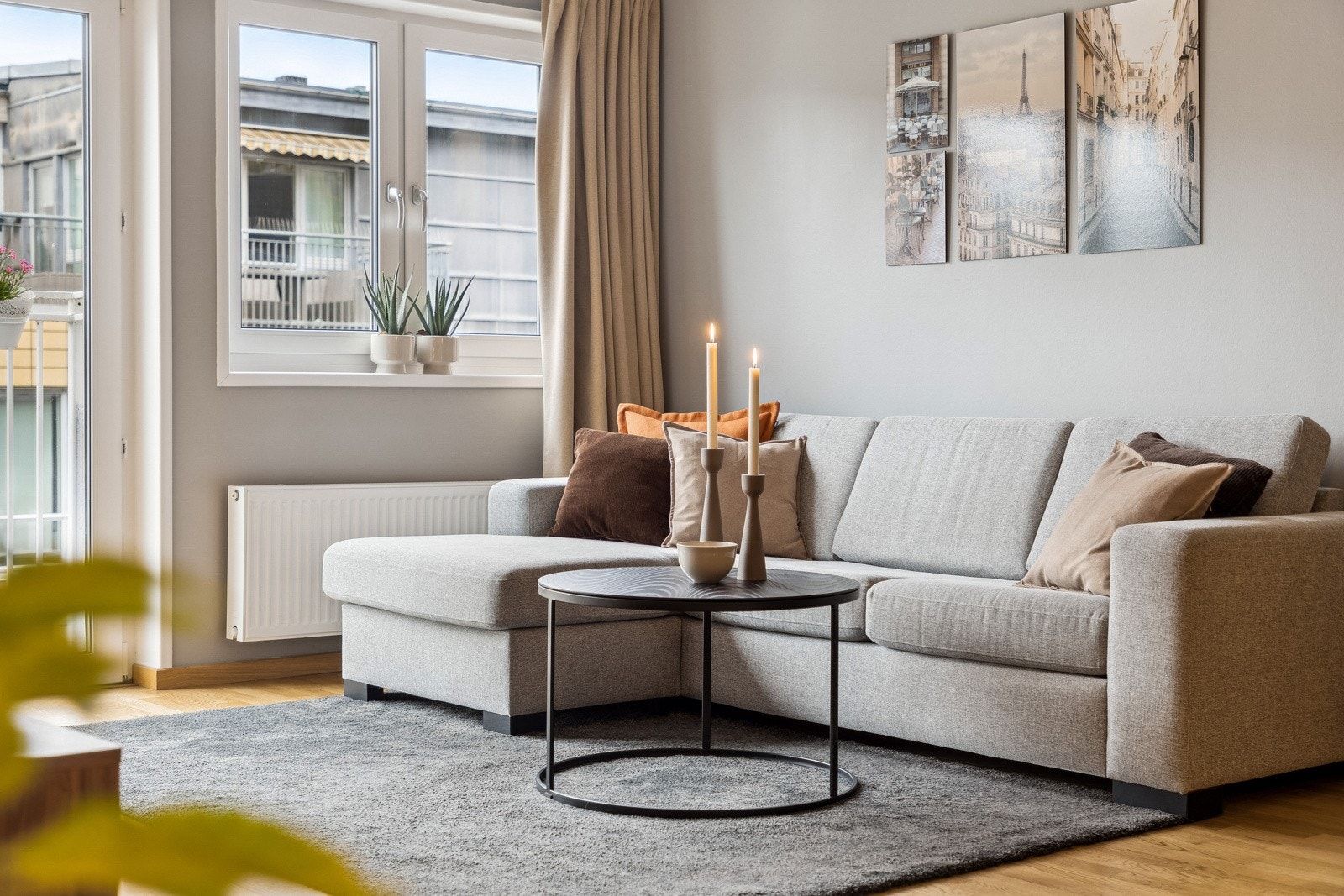 Leiligheten er har svært fine fargevalg og oppleves som stilig og moderne. Galleribilde