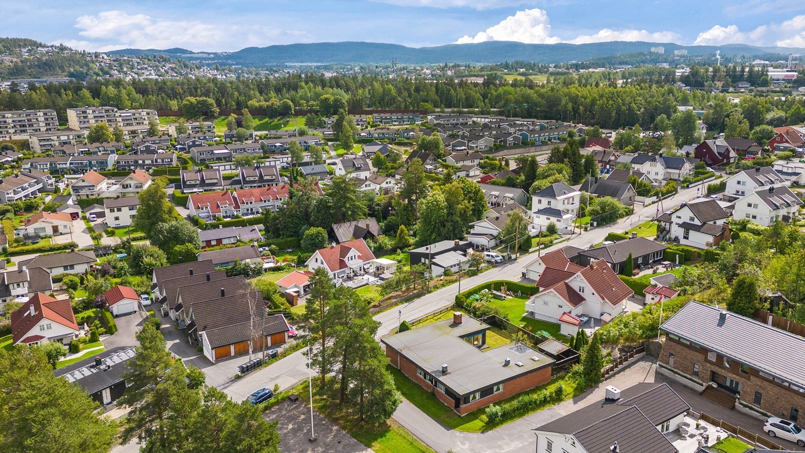 Vardeheimveien 9 ligger i et rolig, attraktivt og barnevennlig område på Høybråten som sokner til Høybråten skole Galleribilde