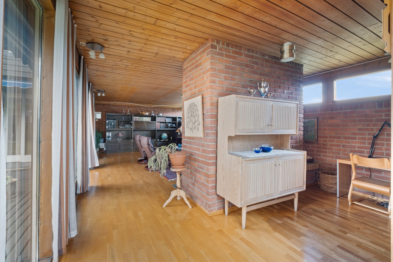 Bak stuen er det plass til å innrede med for eksempel en kontorplass, eller for eksempel et lekeområde. Galleribilde