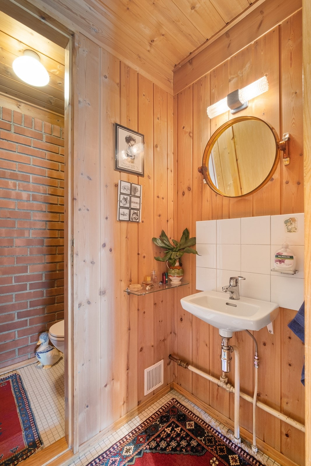 Ekstra toalettrom - perfekt for gjester eller på vei ut døren. Galleribilde