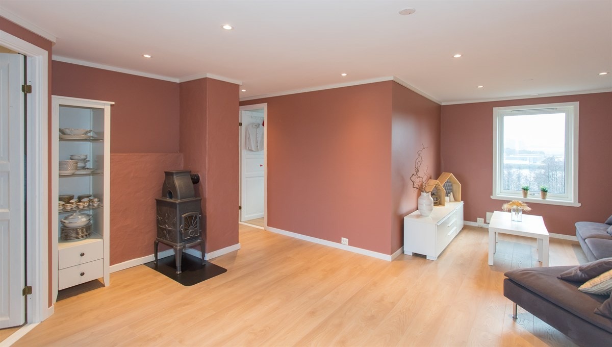 Romslig loftstue med flere bruksmuligheter. Galleribilde
