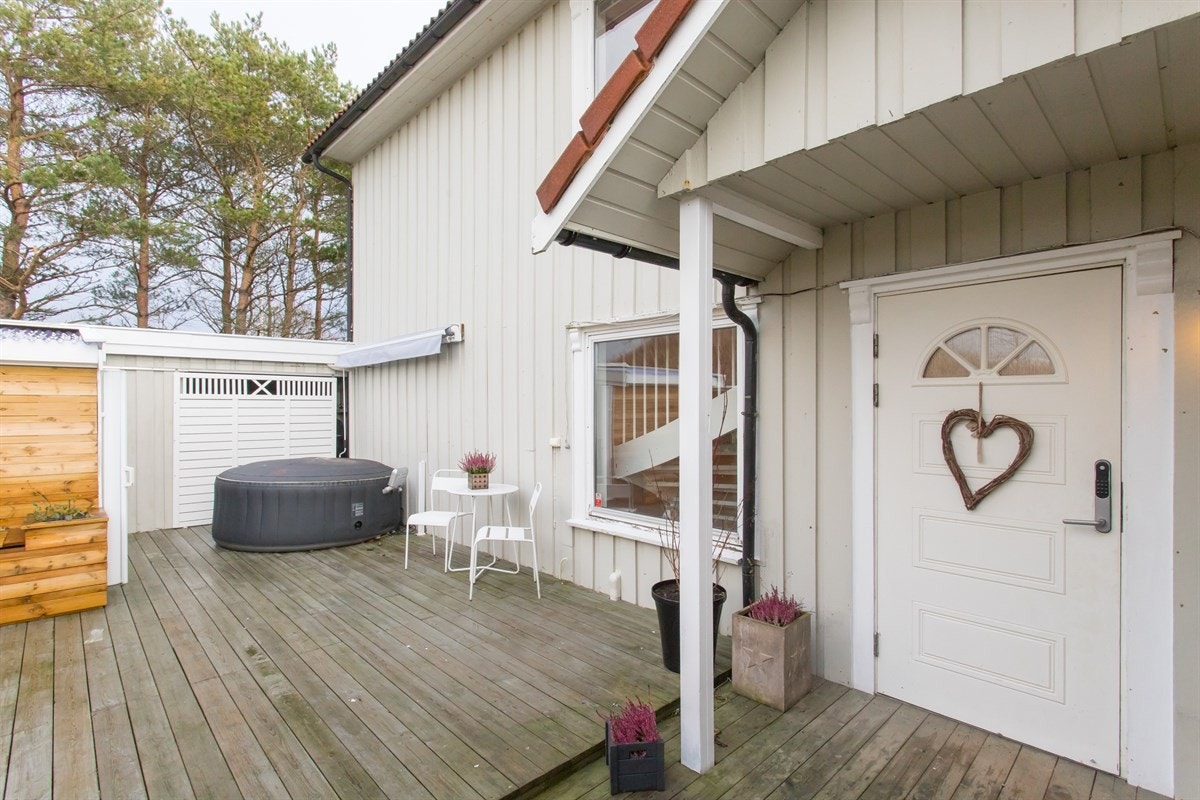 Romslig terrasse med boder . Galleribilde