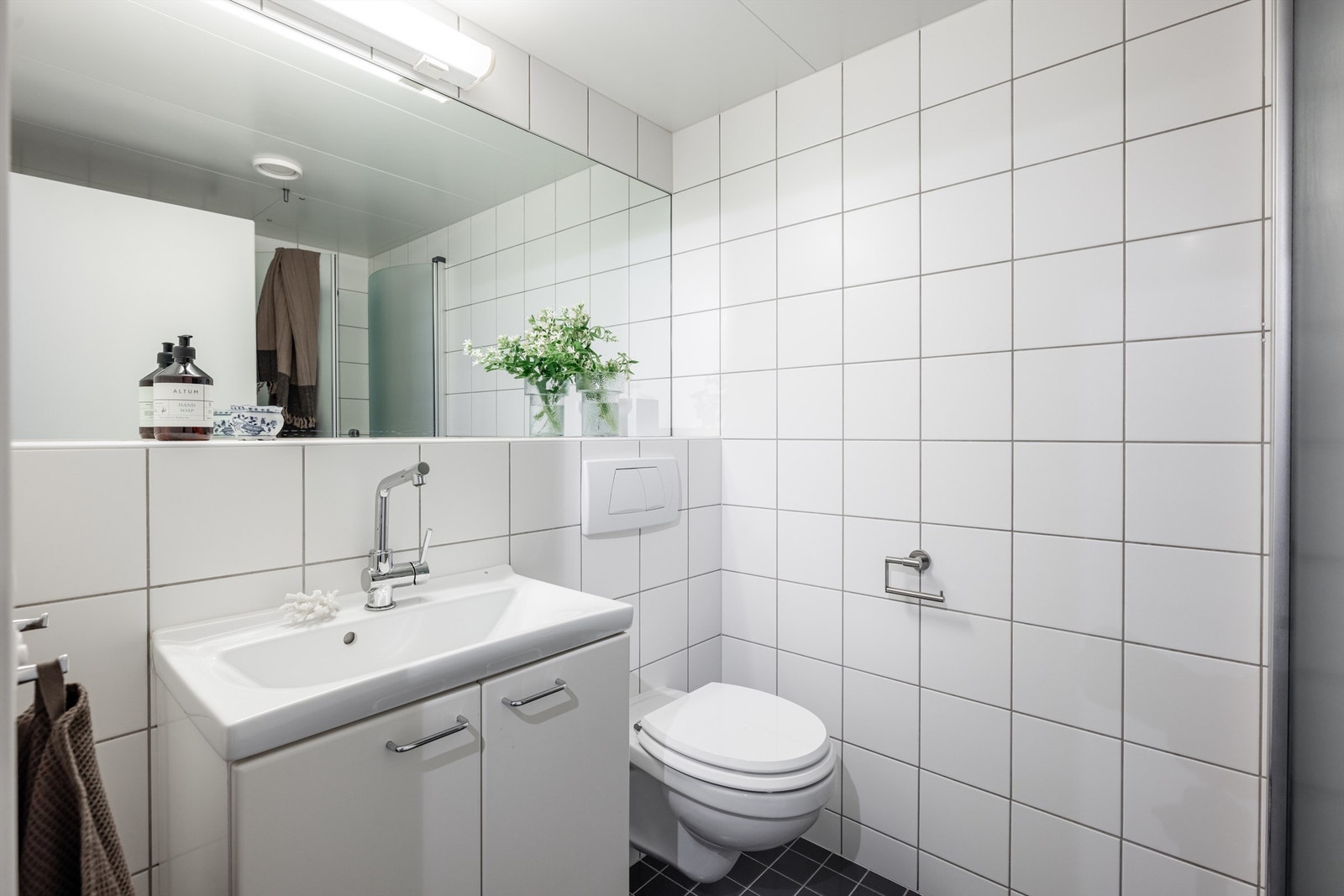 Tidløst baderom med alle fasiliteter Galleribilde