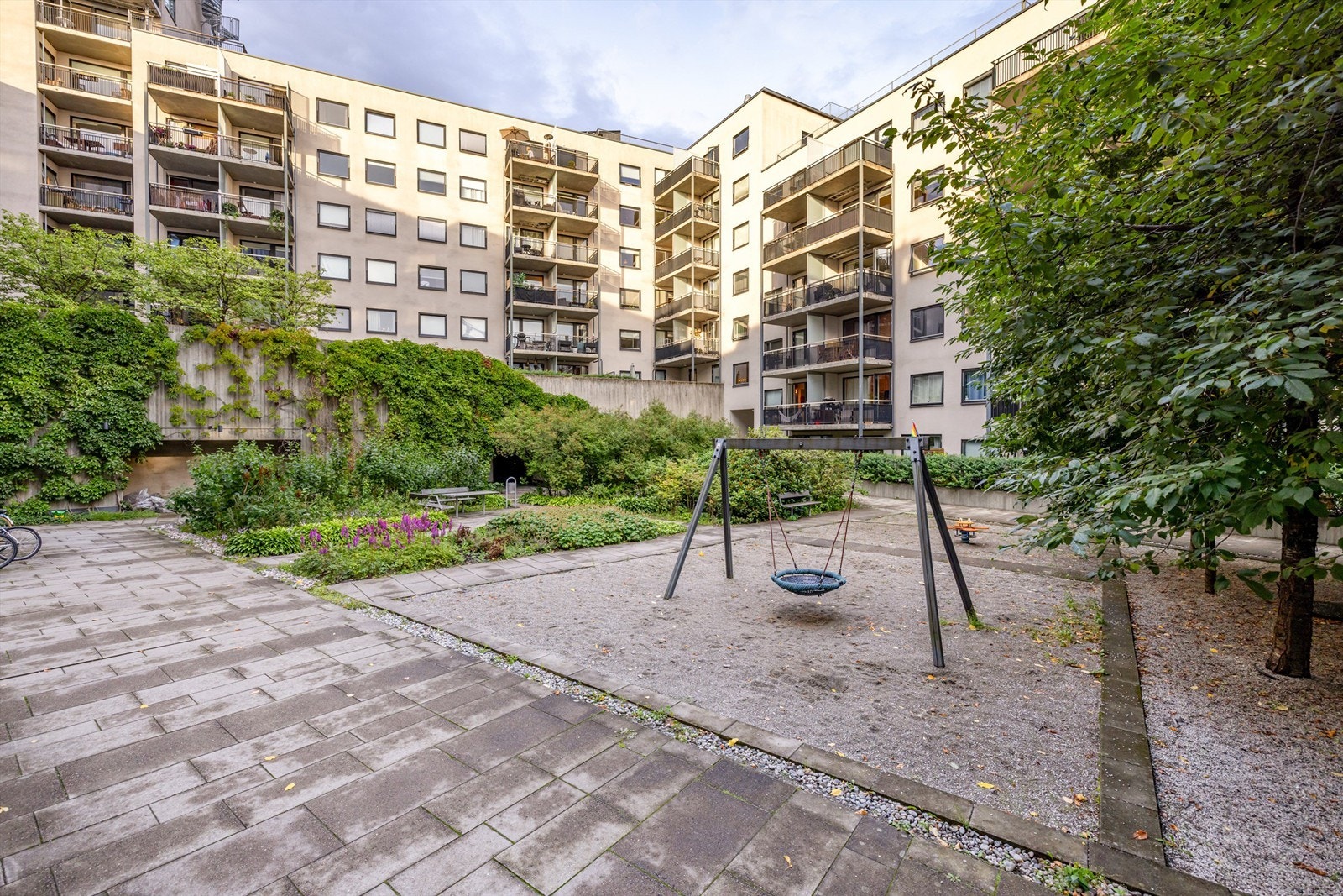 Bakgården Galleribilde