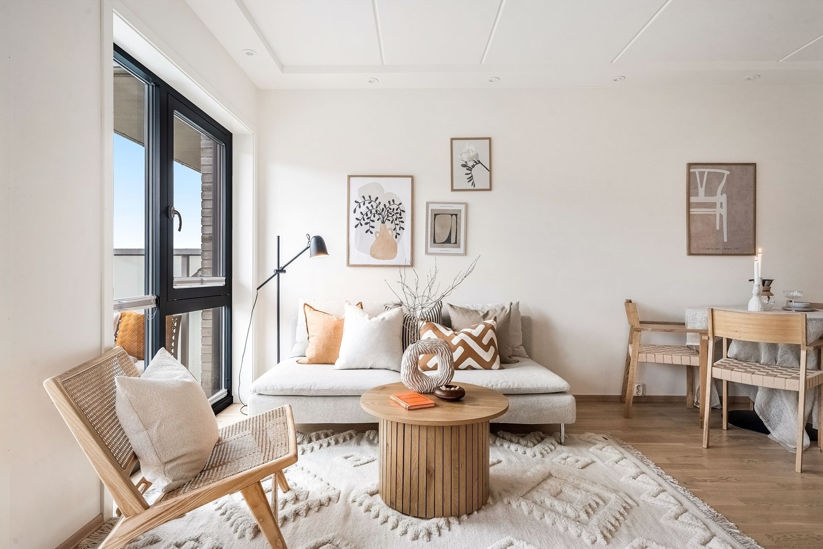Leiligheten er malt i delikate og tidsriktige farger. Galleribilde
