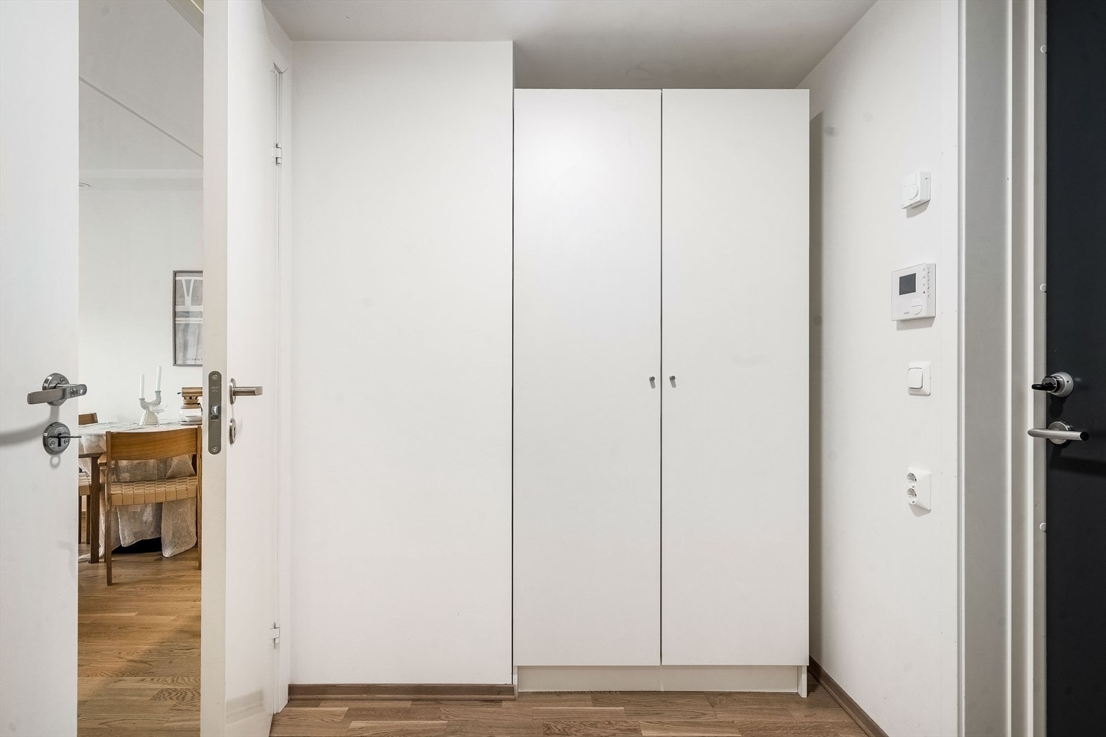 God plass til sko og yttertøy. Galleribilde