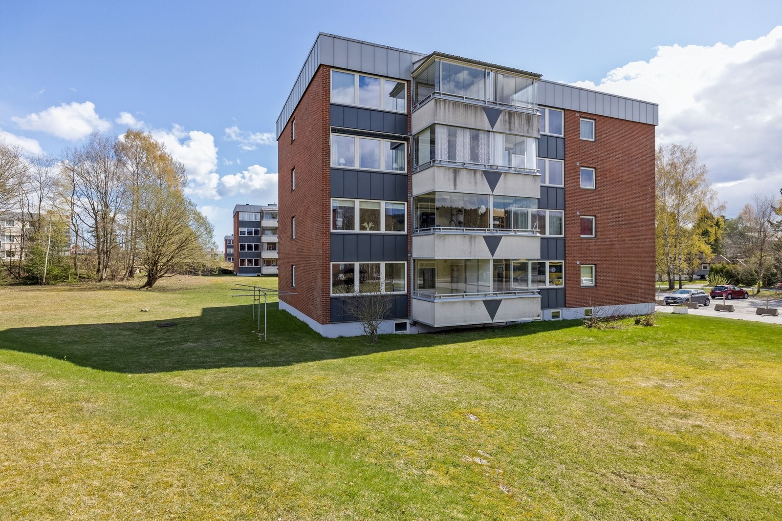 Utvendig mot hage Galleribilde